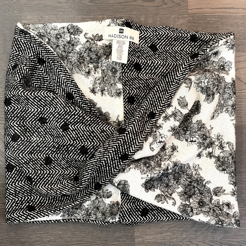 NWOT Madison 88 Infinity Scarf Twisted Snood
